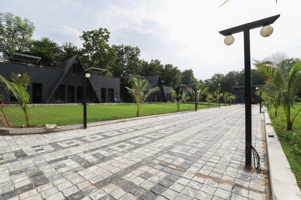 ואדודרה Oyo 48991 Serene Cottages And Resorts מראה חיצוני תמונה